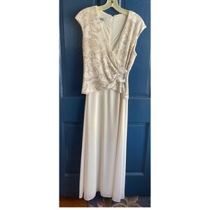Vintage Patra Gown Size 8 Ivory Gold Glitter Scroll Rhinestone Brooch Y2K
